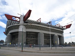 San_Siro_Vista_Esterna.jpg